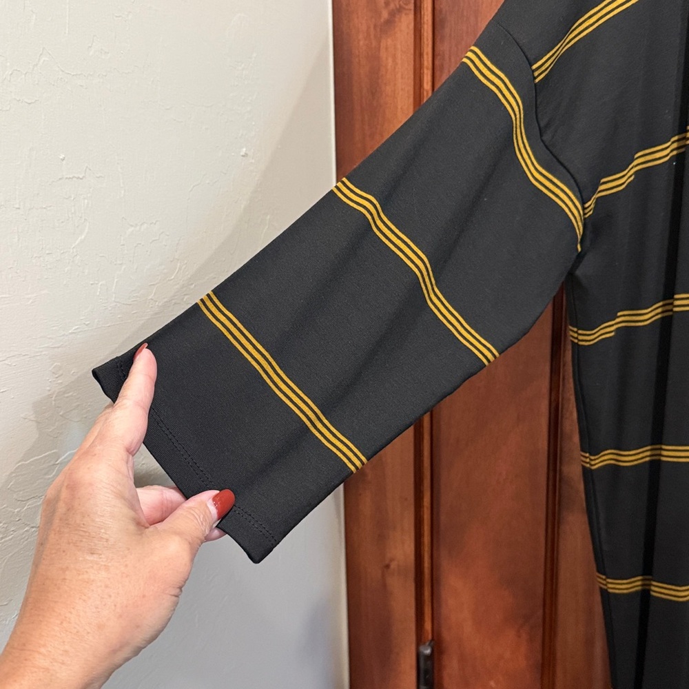 Black and Gold Striped Dress with Scarf - Picture 5 of 10